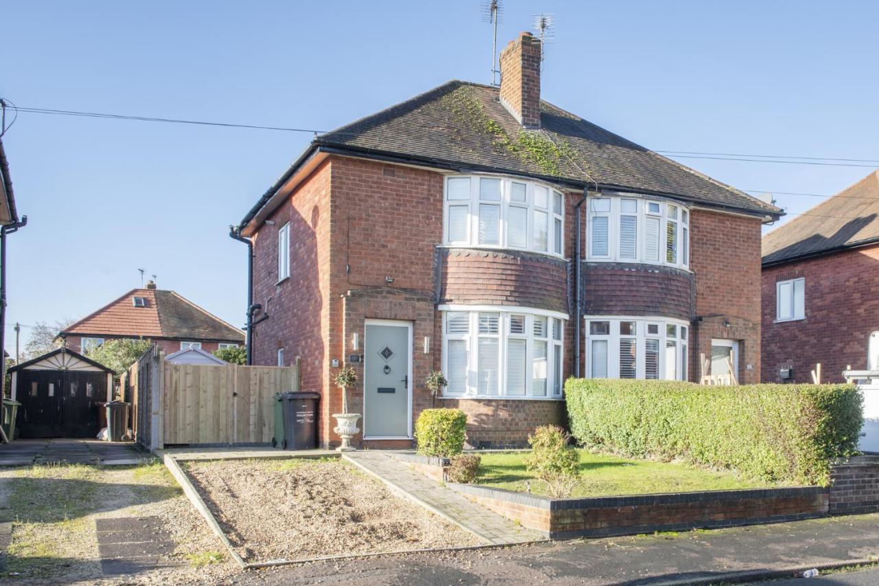 Holiday home Lovely 2 Bedroom House With Parking *