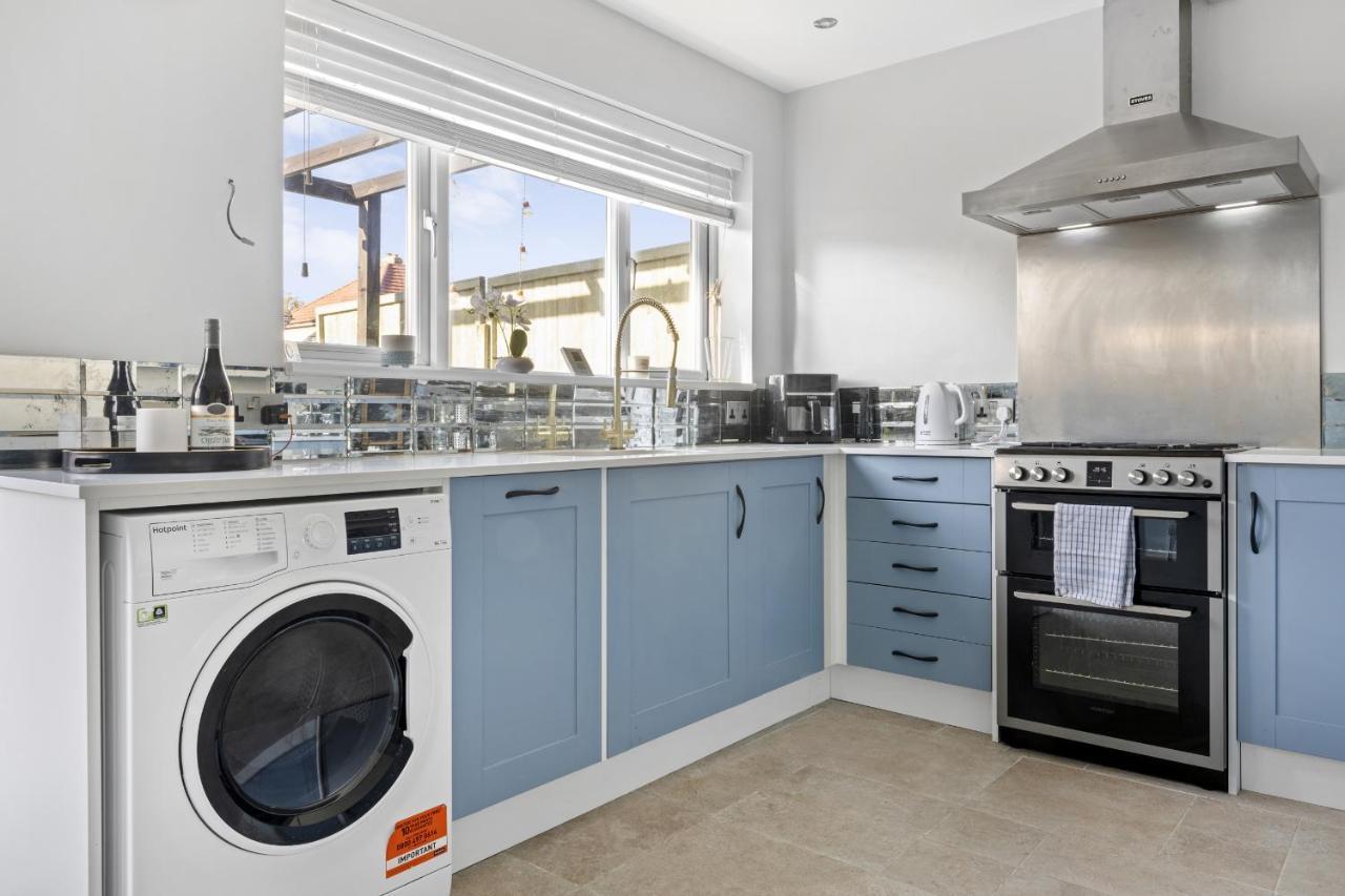 Lovely 2 Bedroom House With Parking Holiday home Loughborough