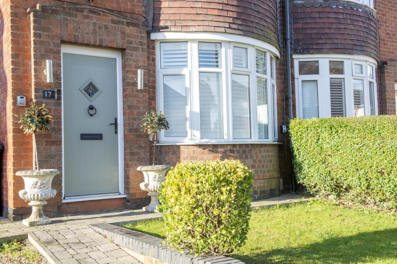 Lovely 2 Bedroom House With Parking Holiday home *