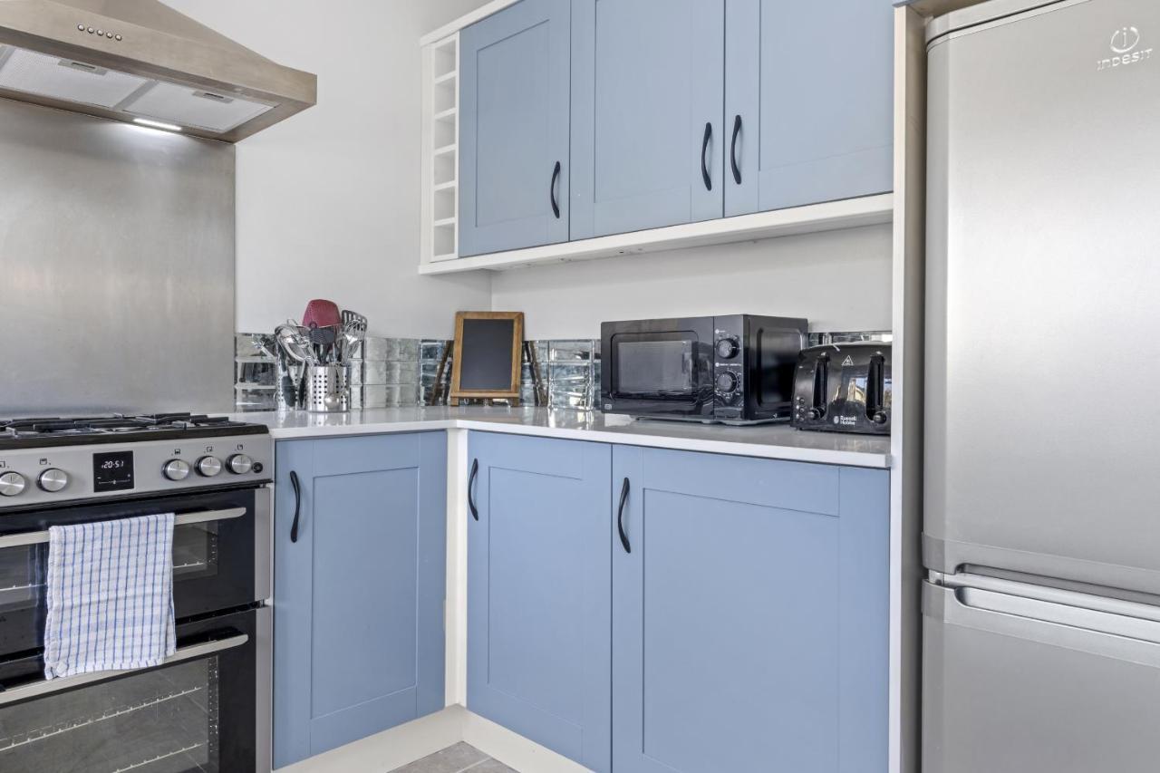 Holiday home Lovely 2 Bedroom House With Parking *