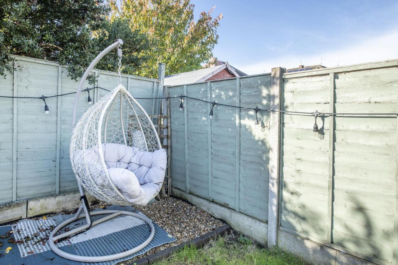 Lovely 2 Bedroom House With Parking